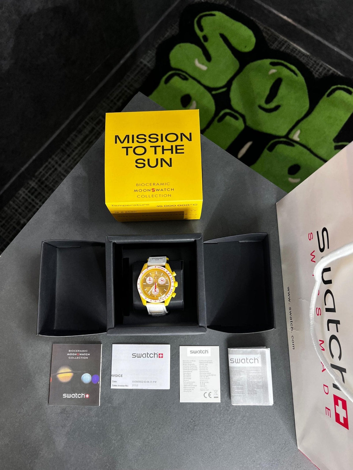 Swatch X Omega Bioceramic Moonswatch Mission To The Moon Sun With Kit - View 3