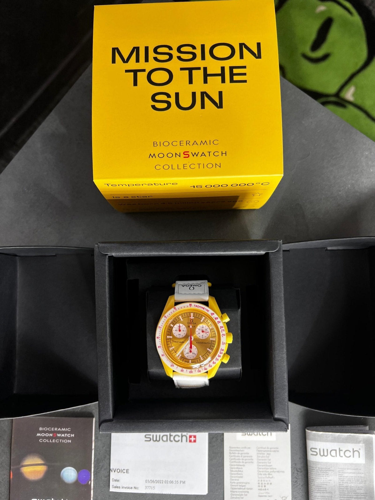 Swatch X Omega Bioceramic Moonswatch Mission To The Moon Sun With Kit - View 6