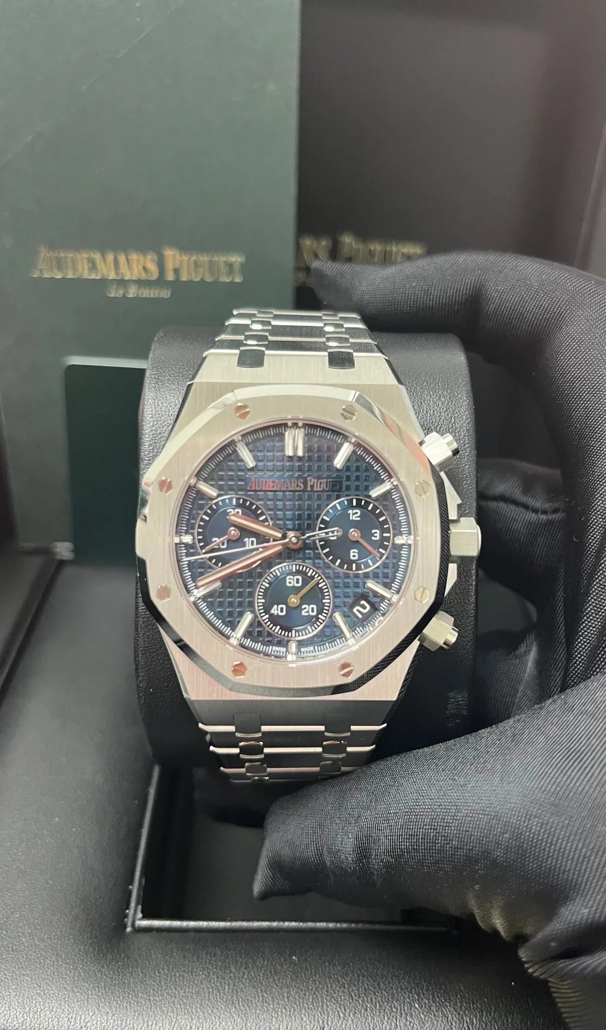 Audemars Piguet Royal Oak Chronograph - View 2