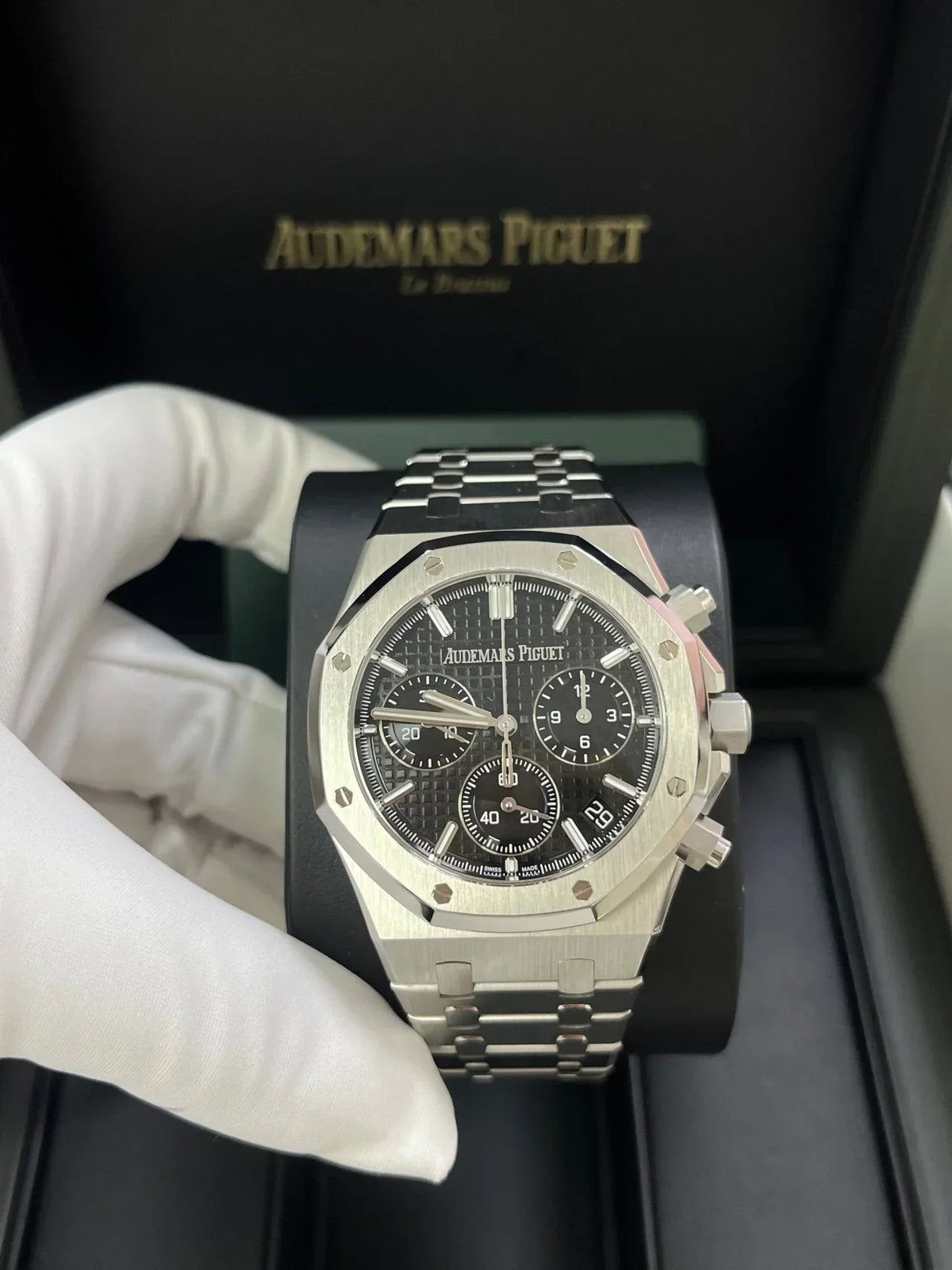 Audemars Piguet Royal Oak Chronograph - View 2