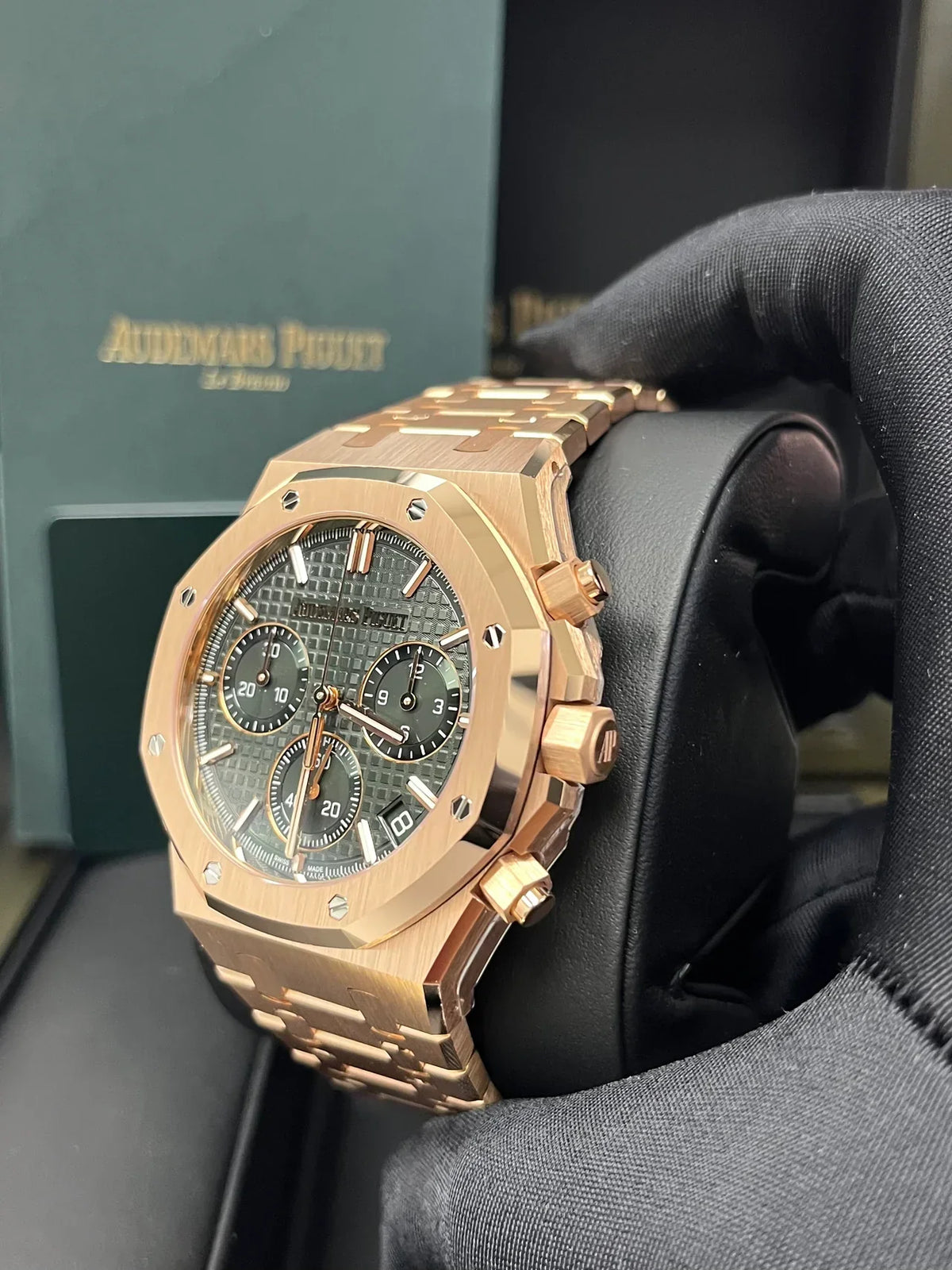 Audemars Piguet Royal Oak Chronograph - View 3
