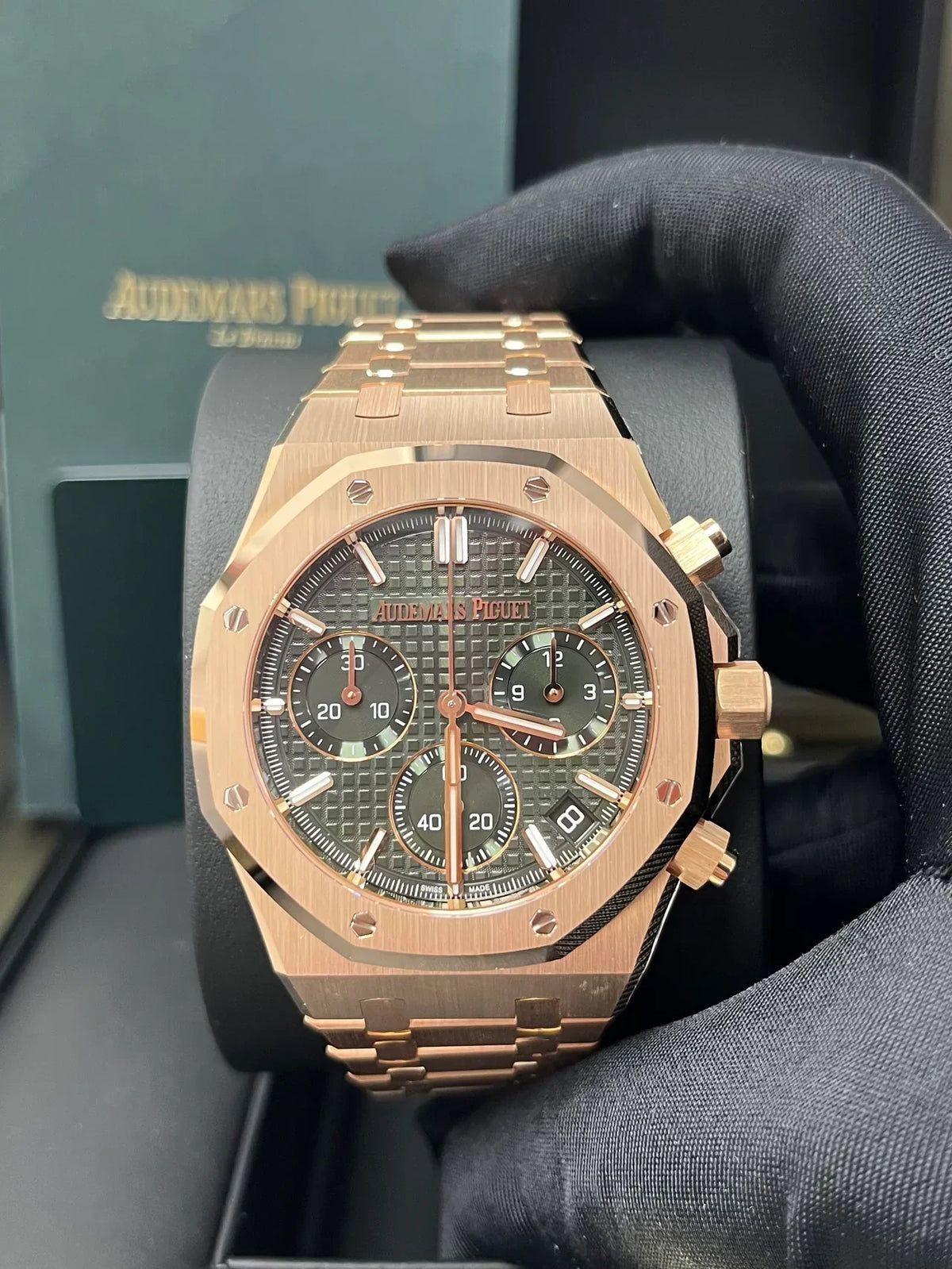 Audemars Piguet Royal Oak Chronograph - View 4
