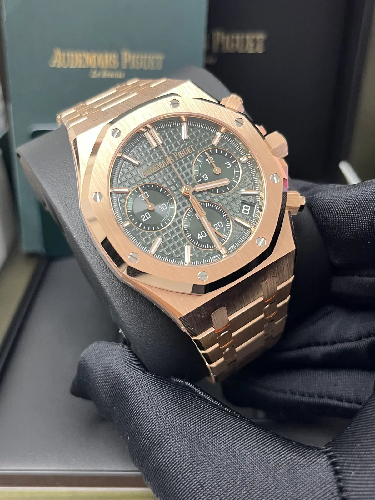 Audemars Piguet Royal Oak Chronograph - View 2