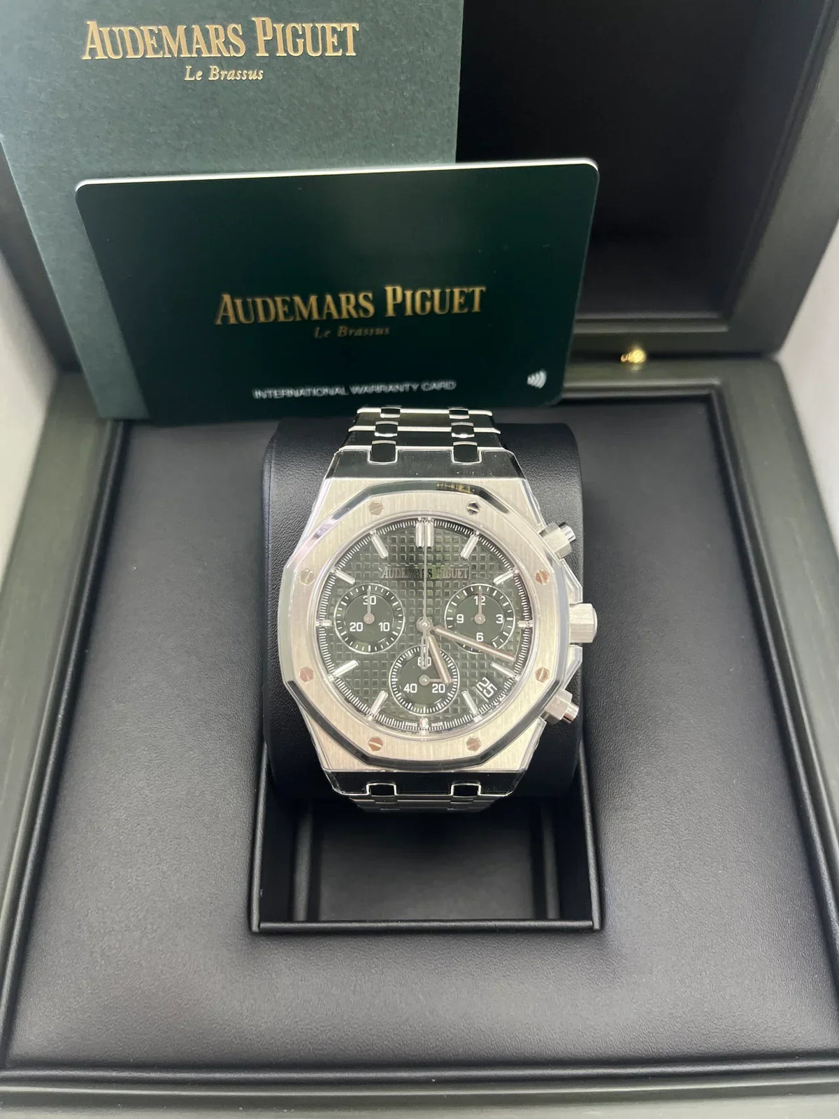 Audemars Piguet Royal Oak Chronograph - View 2