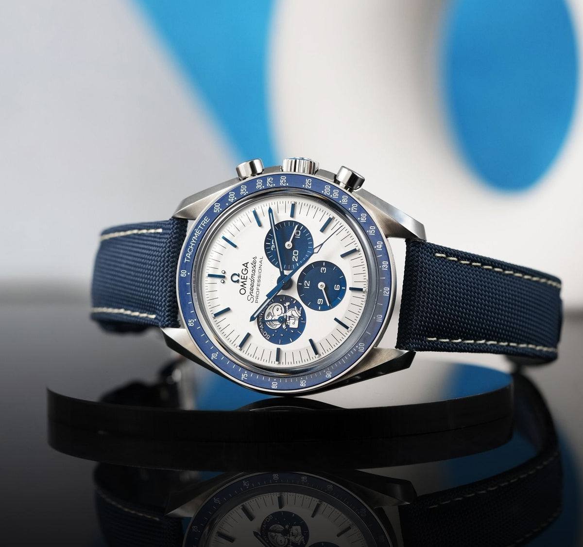 Omeg_a speedmaster Snoopy 50Th Anniversary - View 5