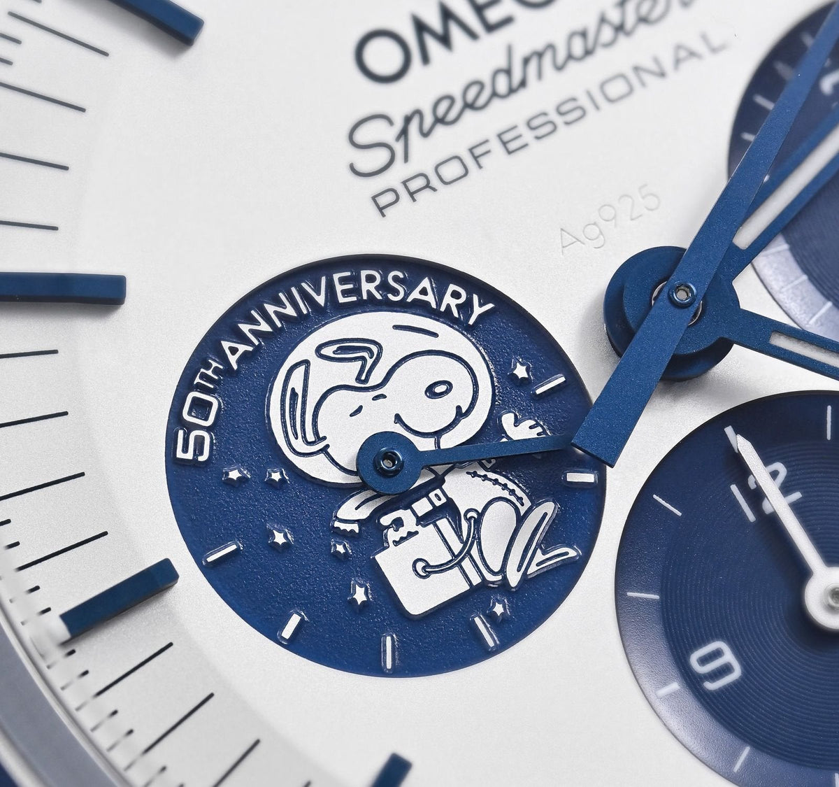 Omeg_a speedmaster Snoopy 50Th Anniversary - View 4