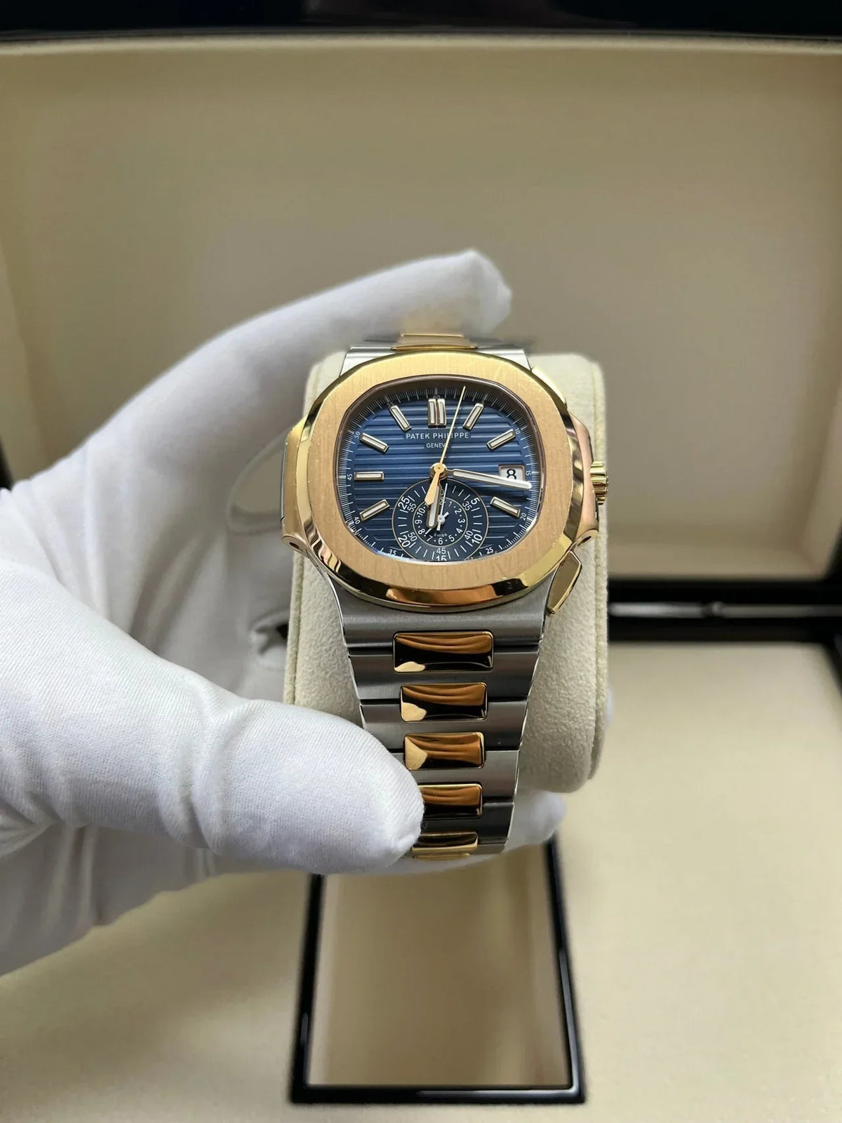 Patek Philippe Nautilus Gradient Dial - View 7