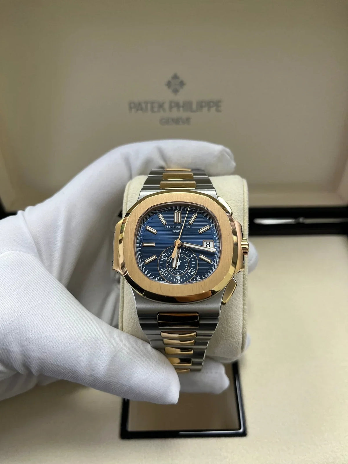 Patek Philippe Nautilus Gradient Dial - View 8