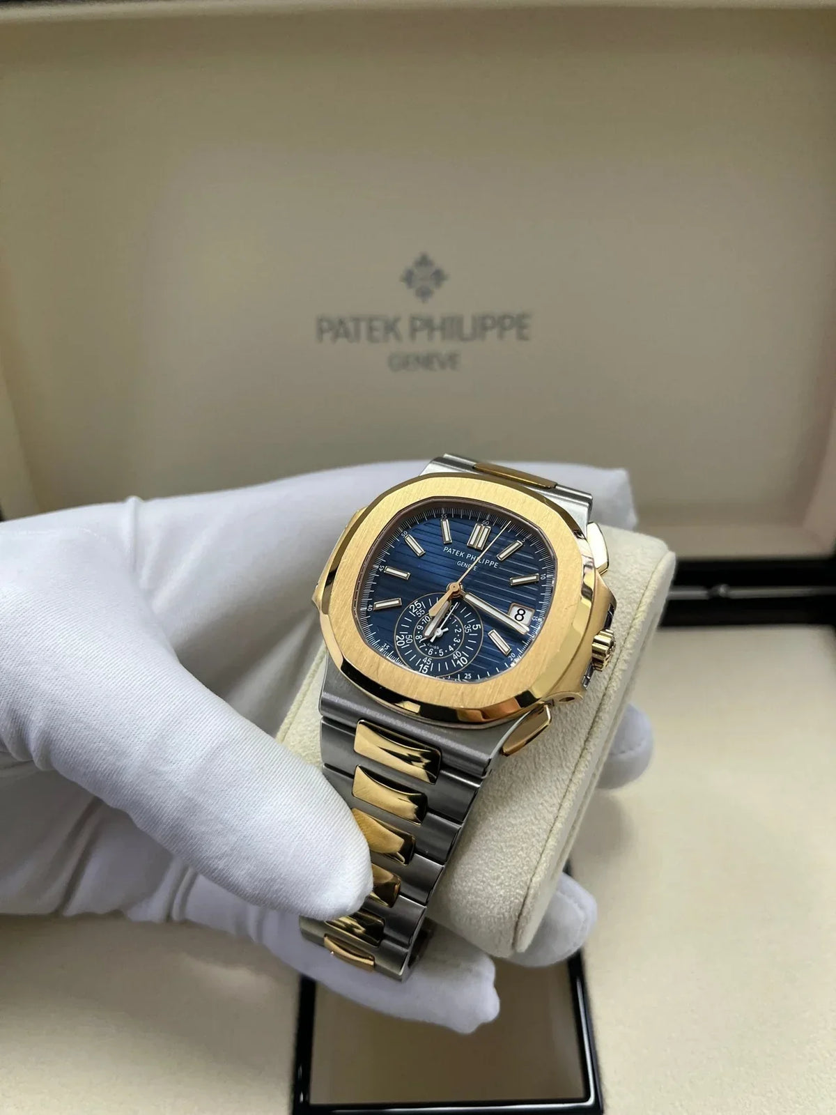 Patek Philippe Nautilus Gradient Dial - View 4